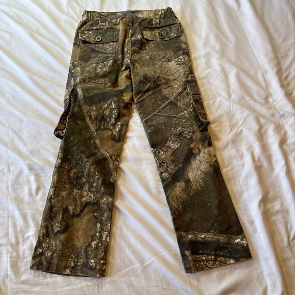 Realtree Kids Camouflage Cargo Pants with Green Accents - Picture 4 of 5